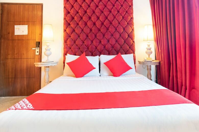 Oyo 185 Seven Suites Observatory Hotel
