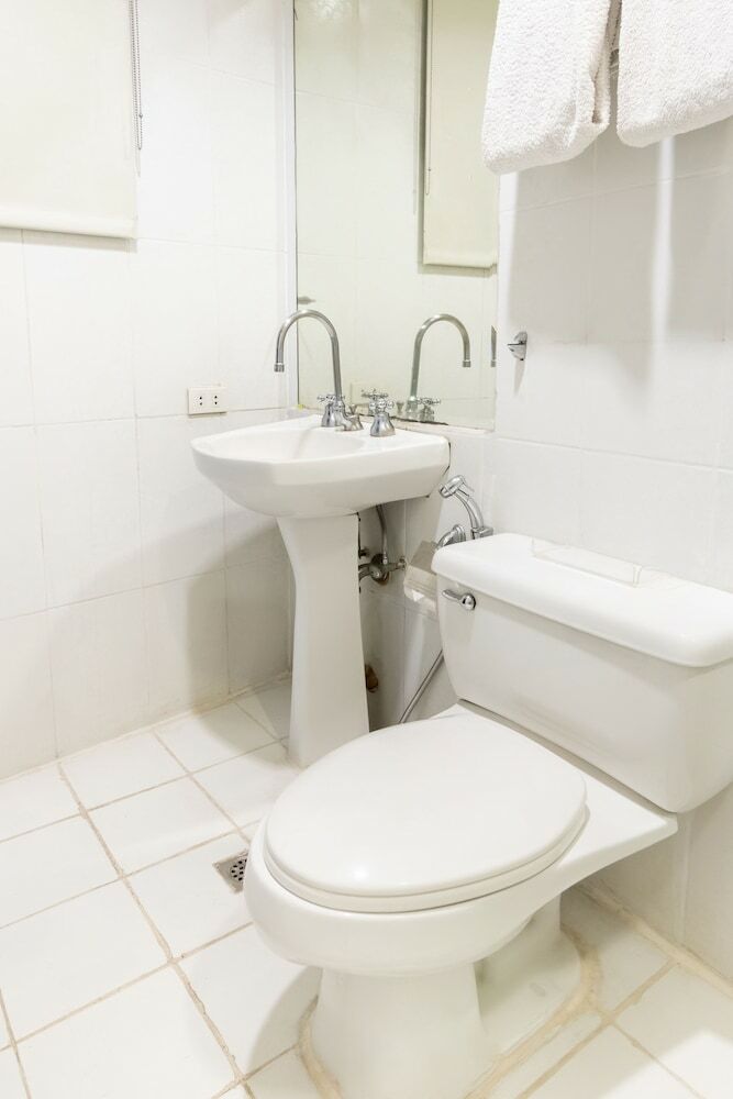 Oyo 185 Seven Suites Observatory Hotel