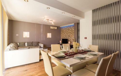 Holiday Home Pula Surida