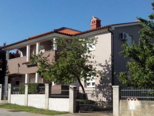 Apartments Ema