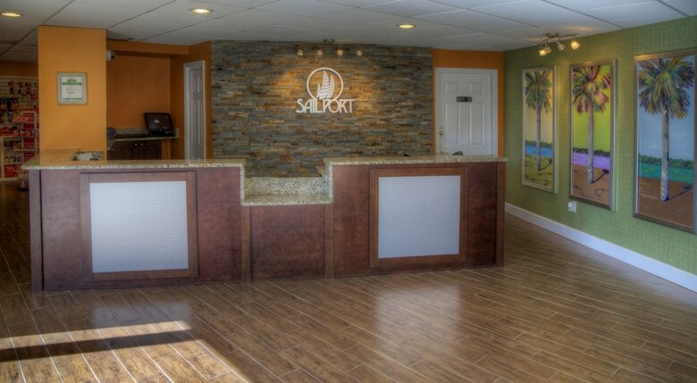 Aparthotel Sailport Waterfront Suites