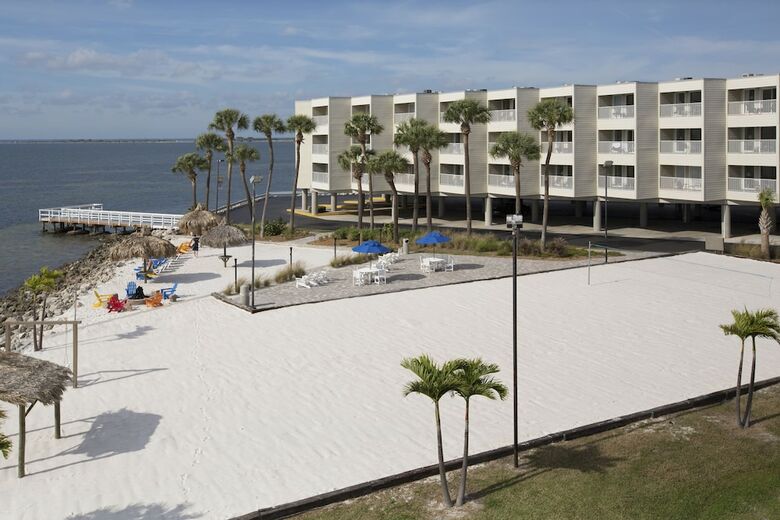 Aparthotel Sailport Waterfront Suites