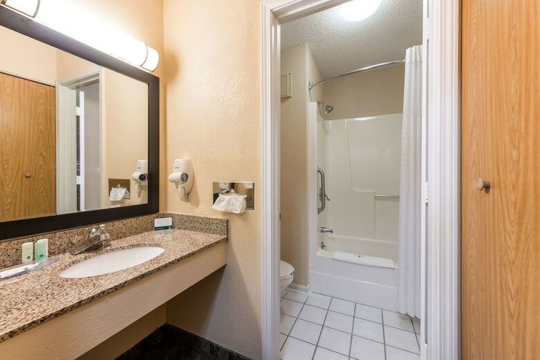 Hotel Quality Inn & Suites