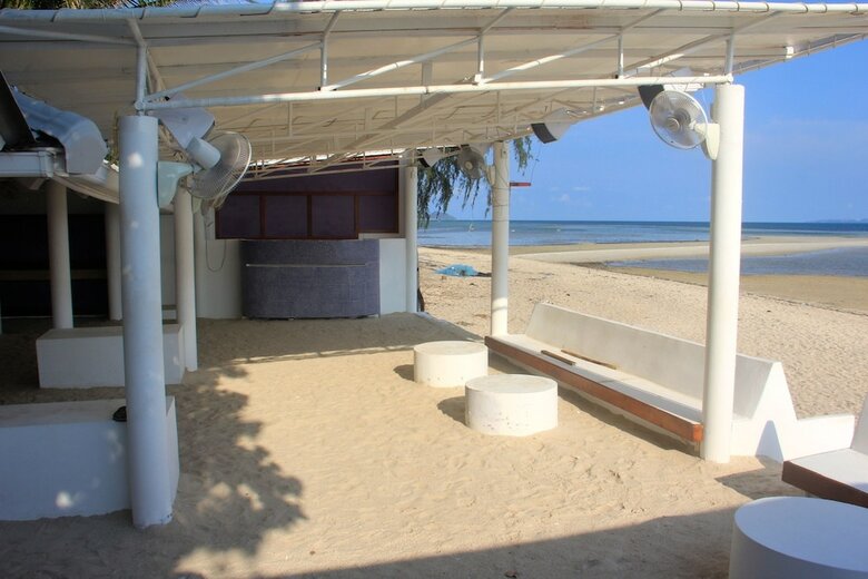 Hostal The Beach Village - Hostel