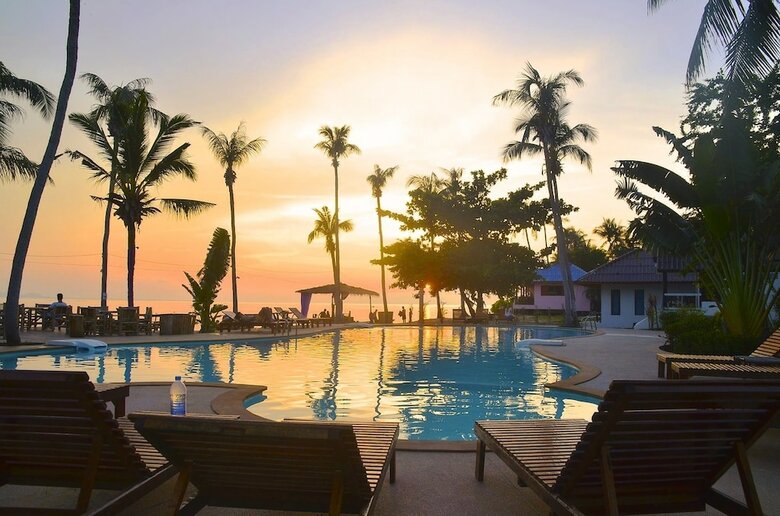 Hostal The Beach Village - Hostel