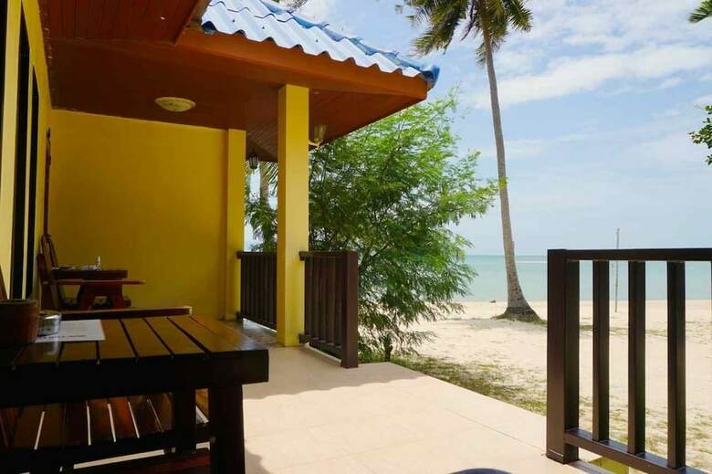 Hostal The Beach Village - Hostel