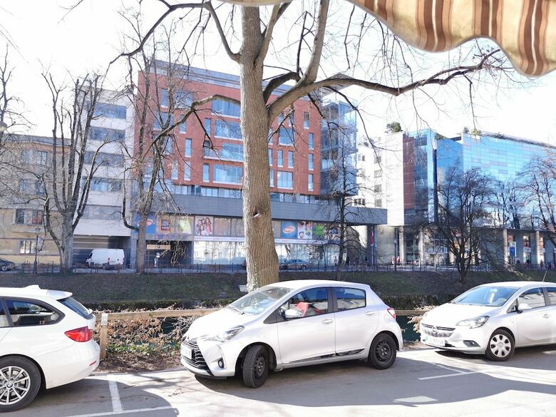 Apartamentos Cube Studio By The River