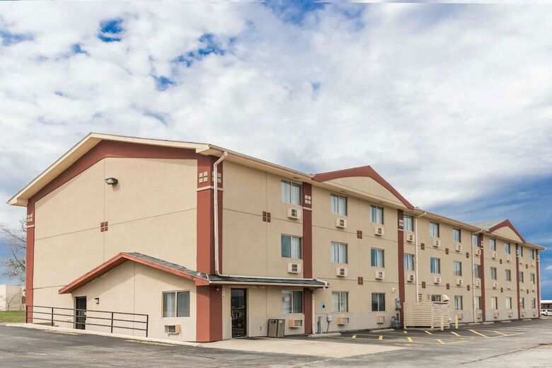 Motel Super 8 By Wyndham Bloomington