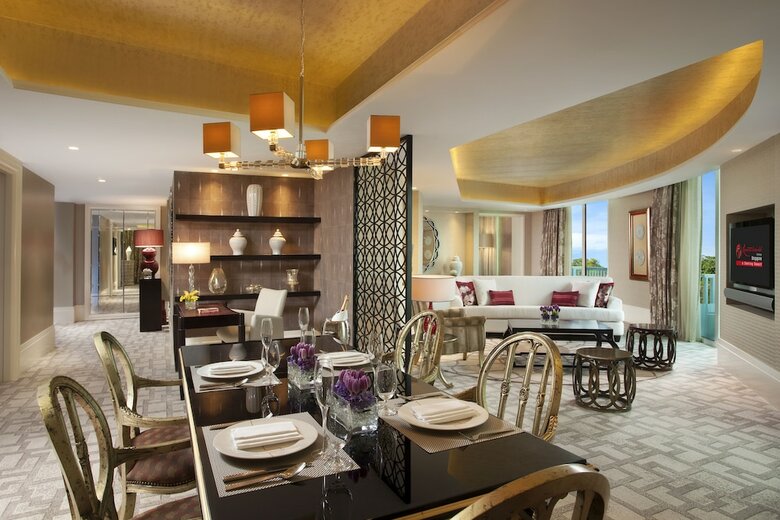 Resorts World Sentosa - Hotel Michael