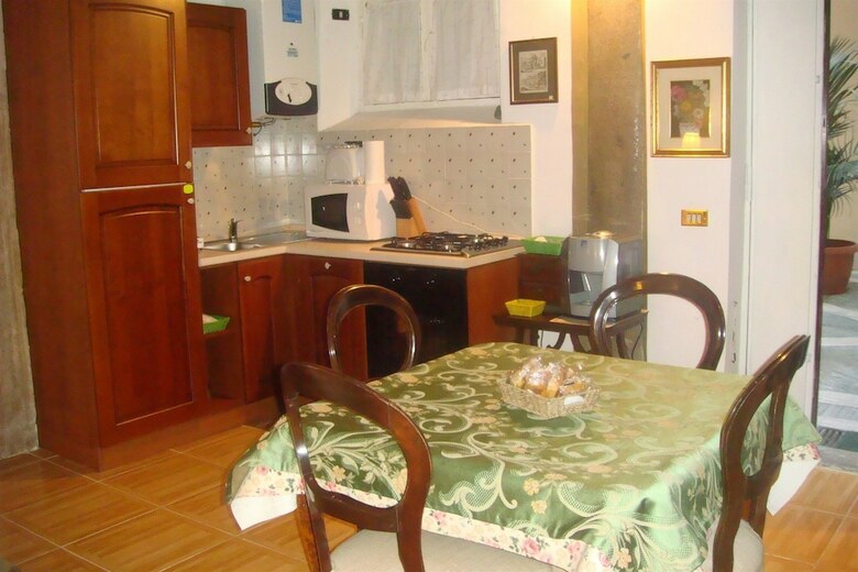 Navona Gallery & Garden Suites B&B