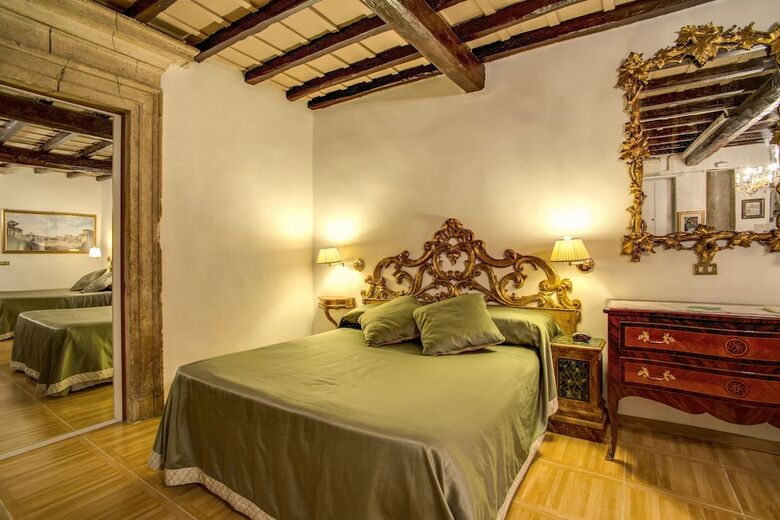 Navona Gallery & Garden Suites B&B