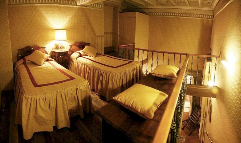 Navona Gallery & Garden Suites B&B