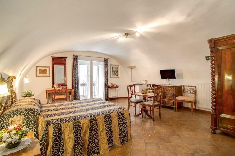 Navona Gallery & Garden Suites B&B