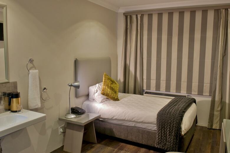 Hotel Cedarwoods Of Sandton