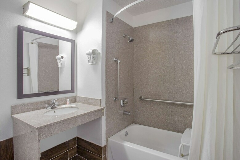 Motel Super 8 By Wyndham Champaign