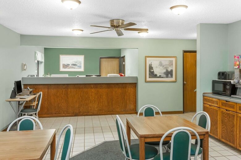 Motel Super 8 By Wyndham Washington/peoria Area