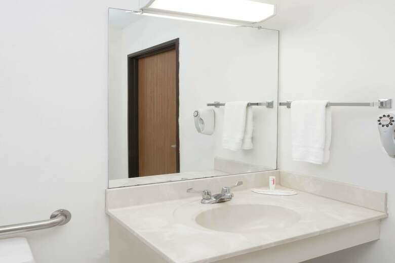 Motel Super 8 By Wyndham Washington/peoria Area