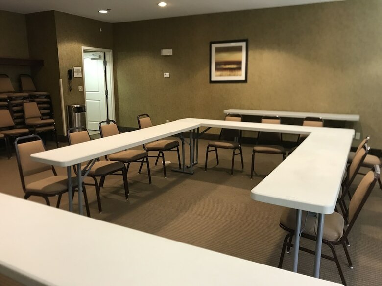 Hotel Expressway Suites Minot