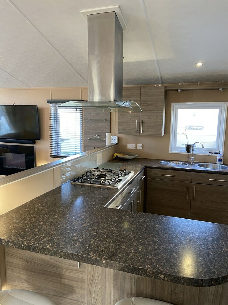 Villa Impeccable 2-bed Lodge In Whitley Bay