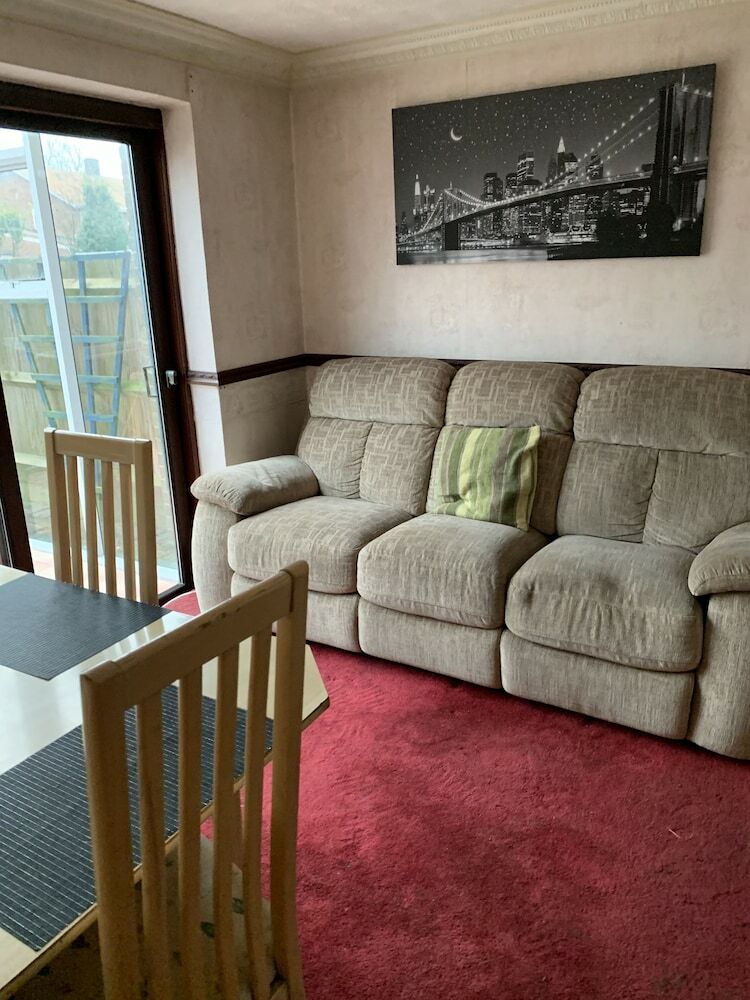 Residencia Inviting 4-bed House In Crawley