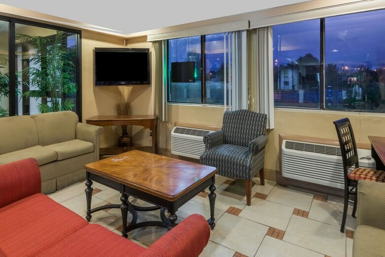 Motel Super 8 By Wyndham Hartford