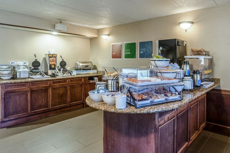 Hotel Comfort Inn & Suites