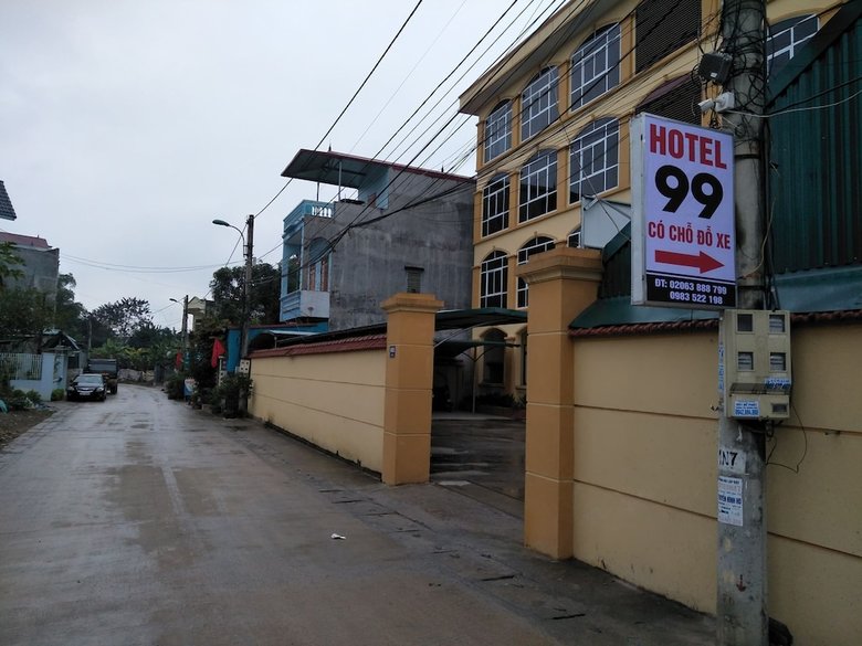 Hotel 99