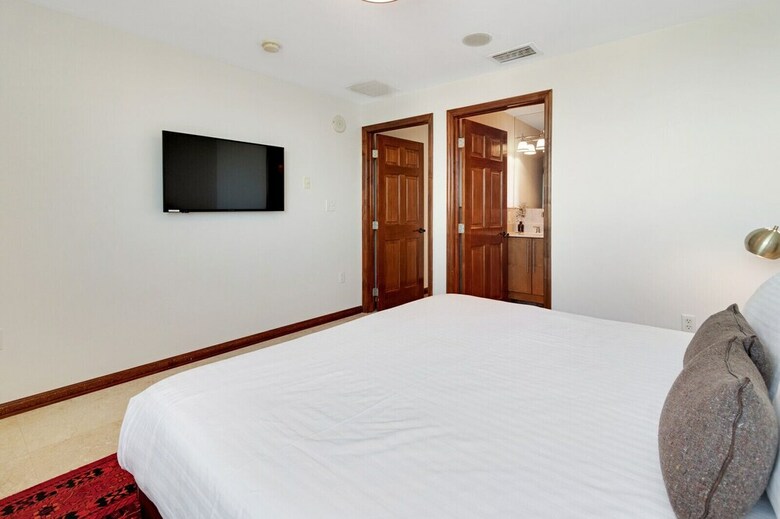 Waterfront Condos By Sextant