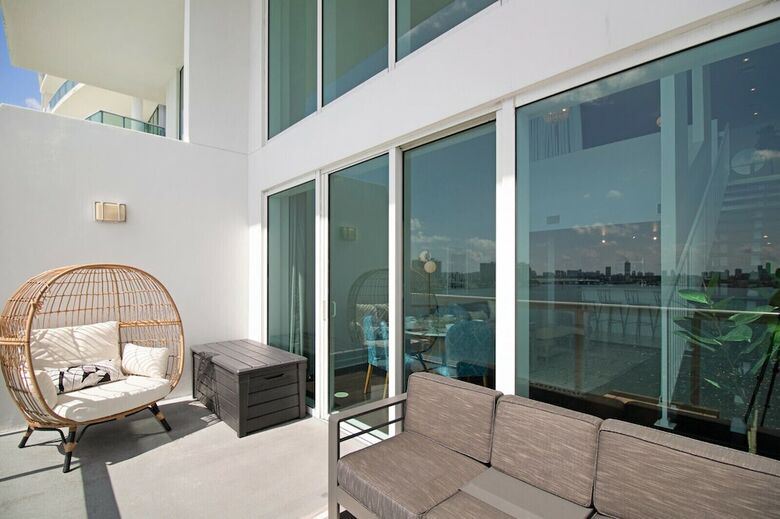 Waterfront Condos By Sextant