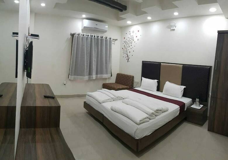 Hotel Smart Room By Shree Vatika