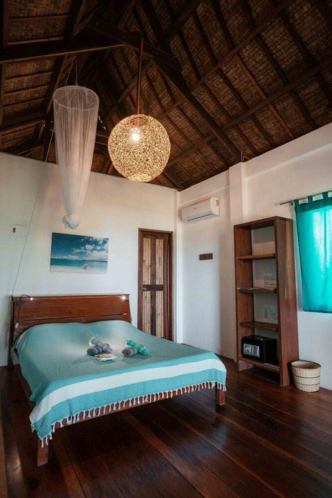 Villa Surfing Carabao Beach Houses - Adults Only
