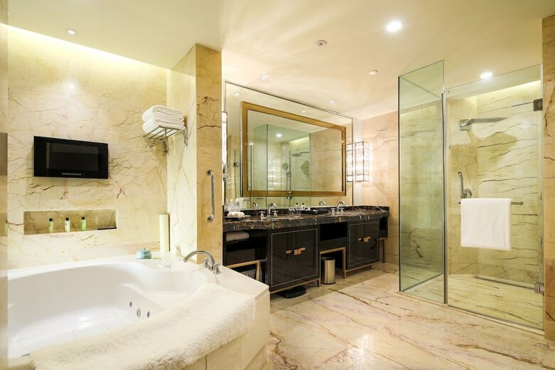 Hotel Intercontinental Sancha Lake