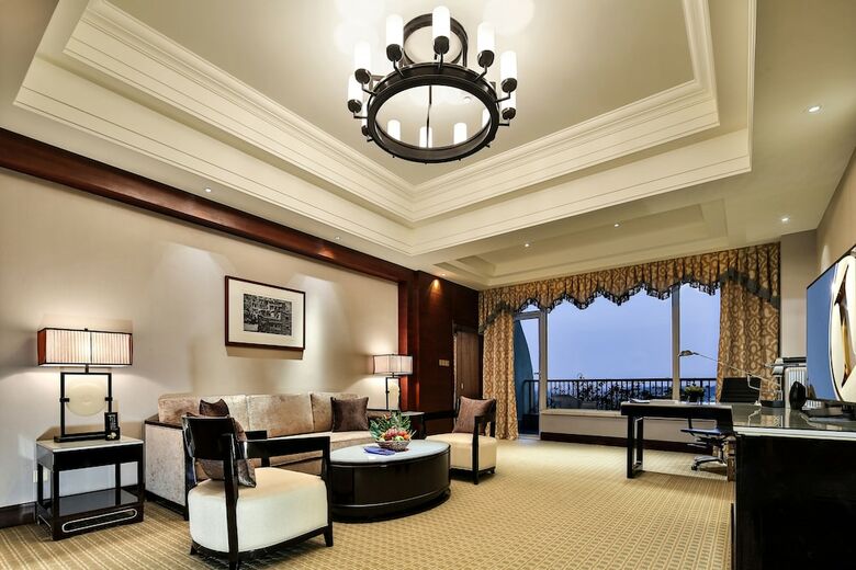 Hotel Intercontinental Sancha Lake