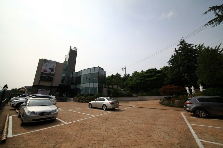 Asia Lakeside Hotel