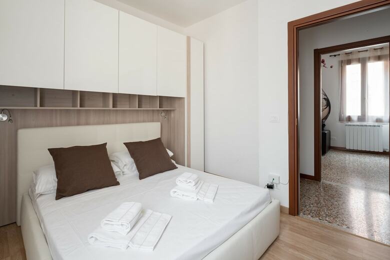 Venice Grand Canal Style Apartment