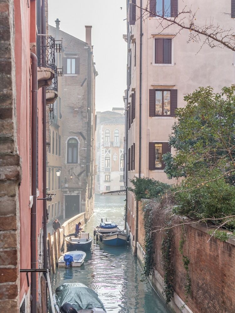 Venice Grand Canal Style Apartment