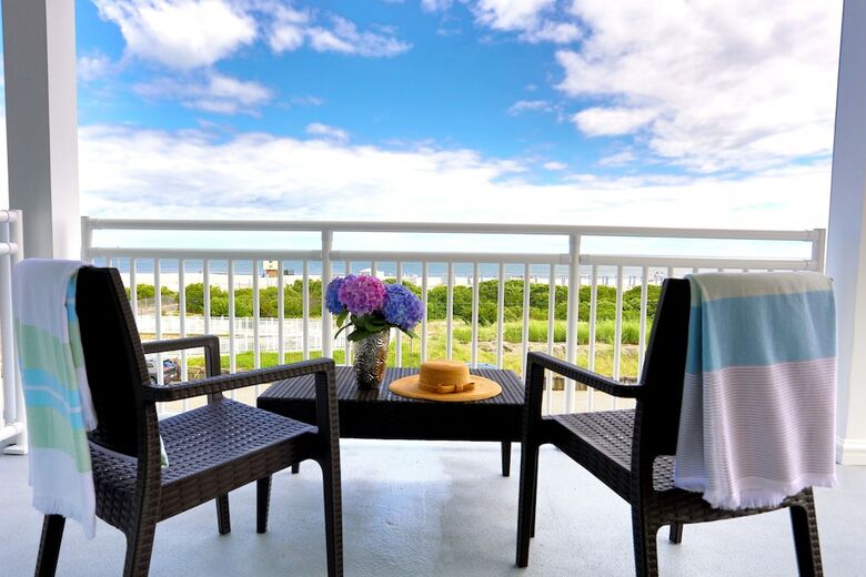 Hotel La Mer Beachfront Resort