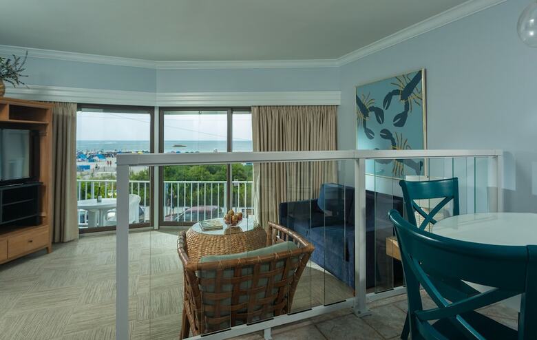 Hotel La Mer Beachfront Resort