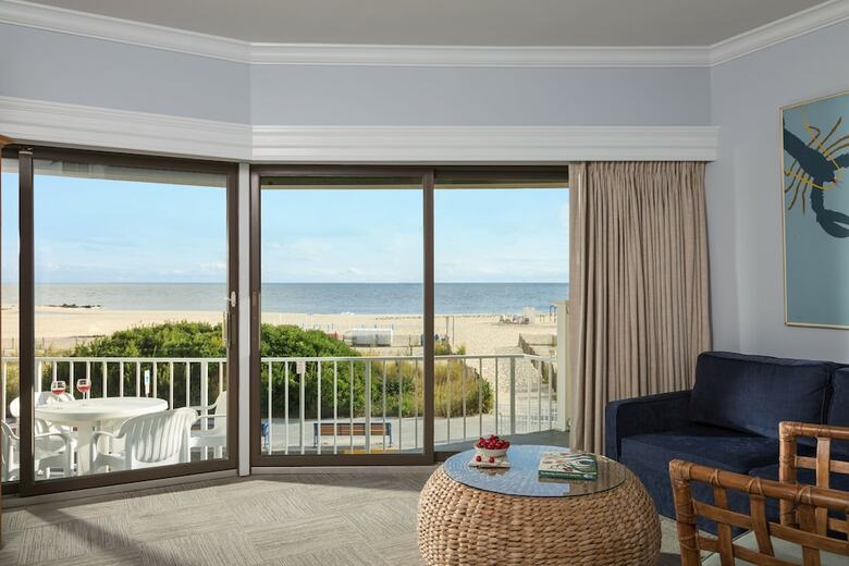 Hotel La Mer Beachfront Resort