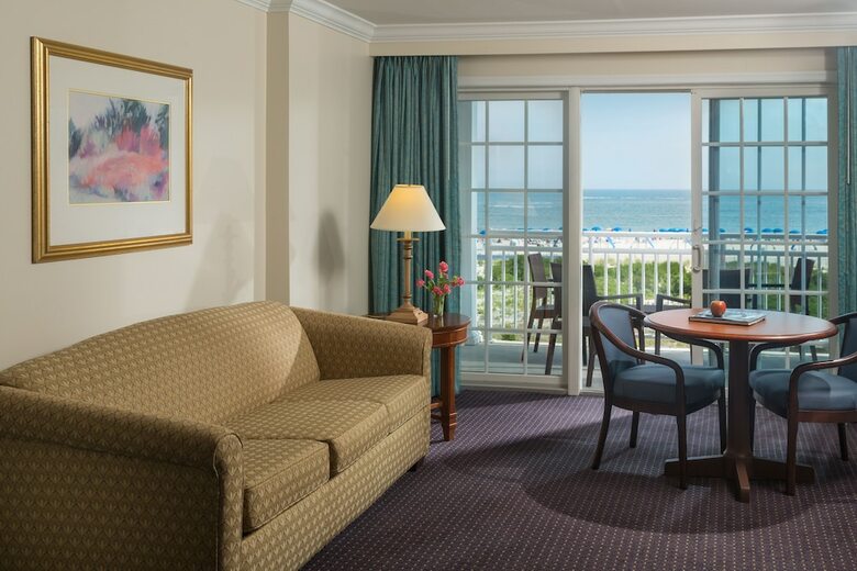 Hotel La Mer Beachfront Resort