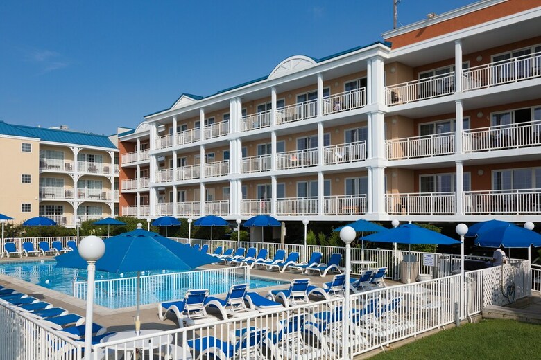 Hotel La Mer Beachfront Resort