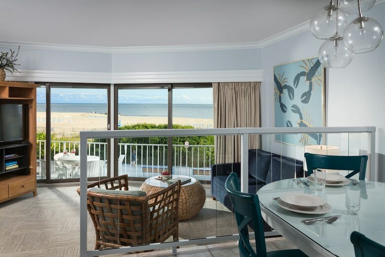 Hotel La Mer Beachfront Resort