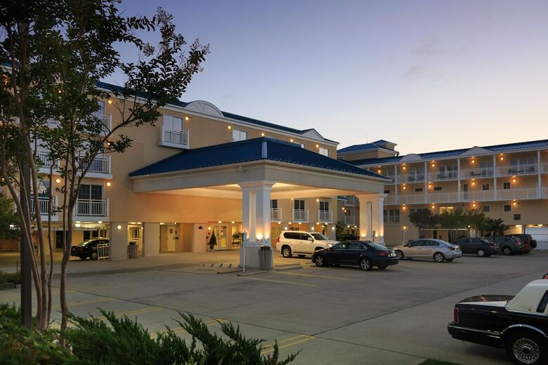 Hotel La Mer Beachfront Resort