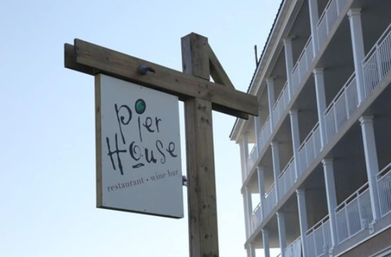 Hotel La Mer Beachfront Resort