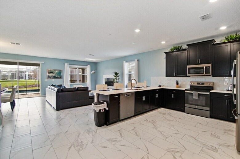 Champions Gate 8830 - Eight Bedroom Pool Home