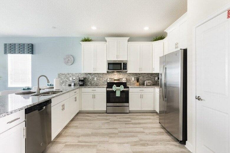 Champions Gate 9042 - Nine Bedroom Pool Home
