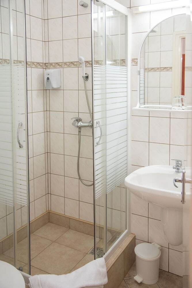 Pension Astoria Panzi� Caf� & Bar