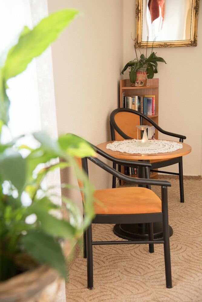 Pension Astoria Panzi� Caf� & Bar