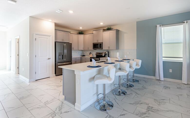Champions Gate 8837 - Eight Bedroom Pool Home