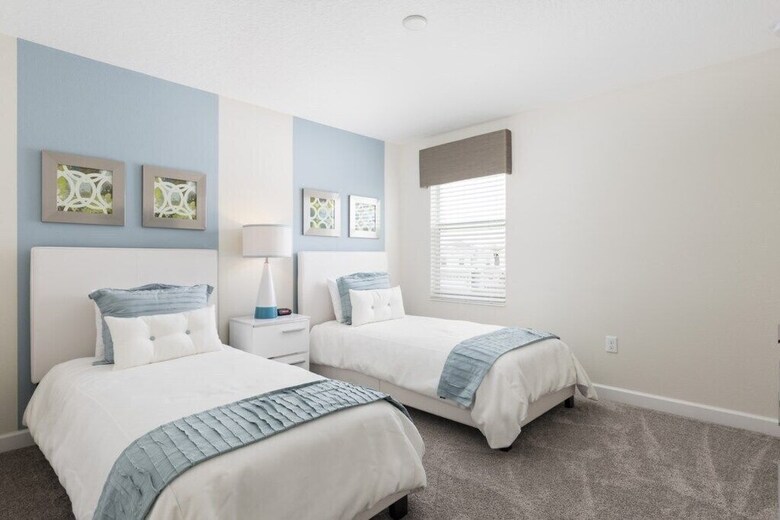 Champions Gate 8910 - Eight Bedroom Pool Home